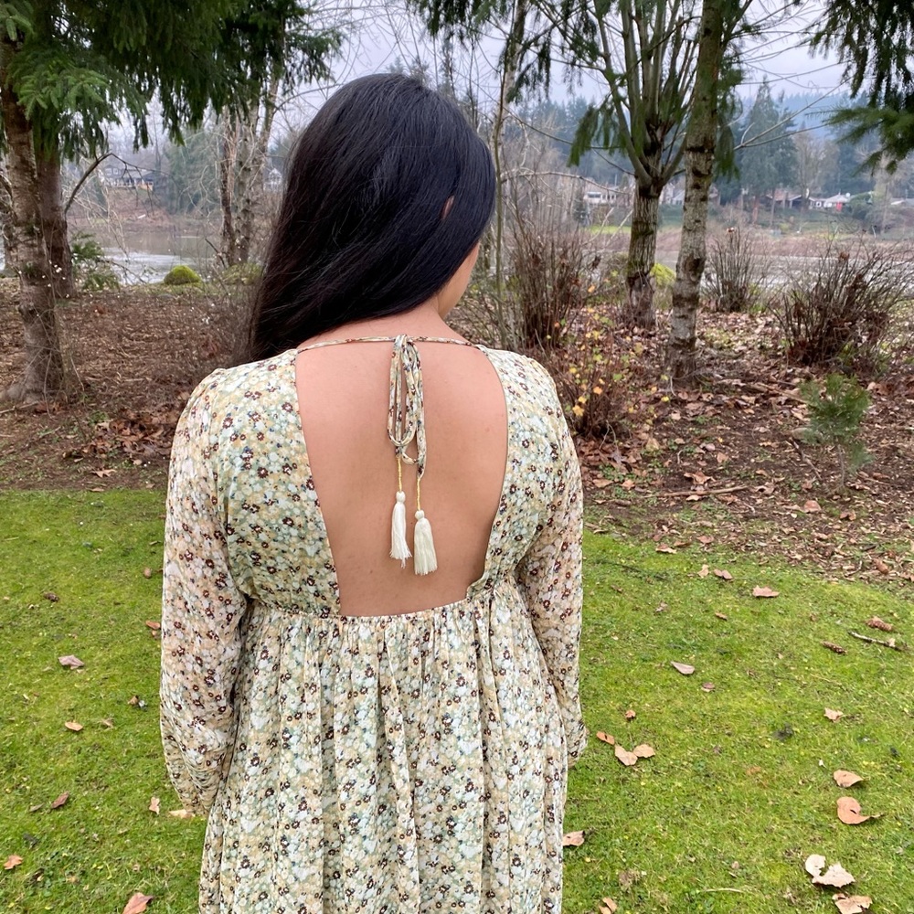 ✨HP✨ Storia Long Sleeve Open Back Dress - Picture 2 of 6